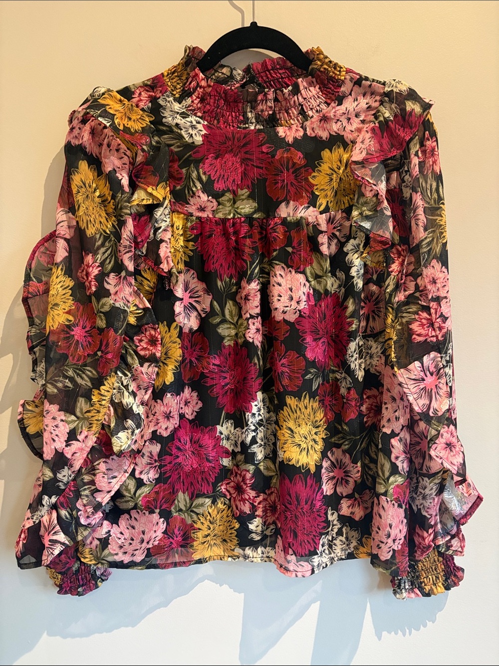 Adelyn Rae Floral Ruffle Blouse – Size Medium